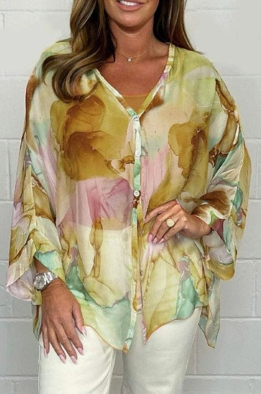 Relaxed fit women's printed blouse, great for casual elegance. A stylish and comfortable everyday top.