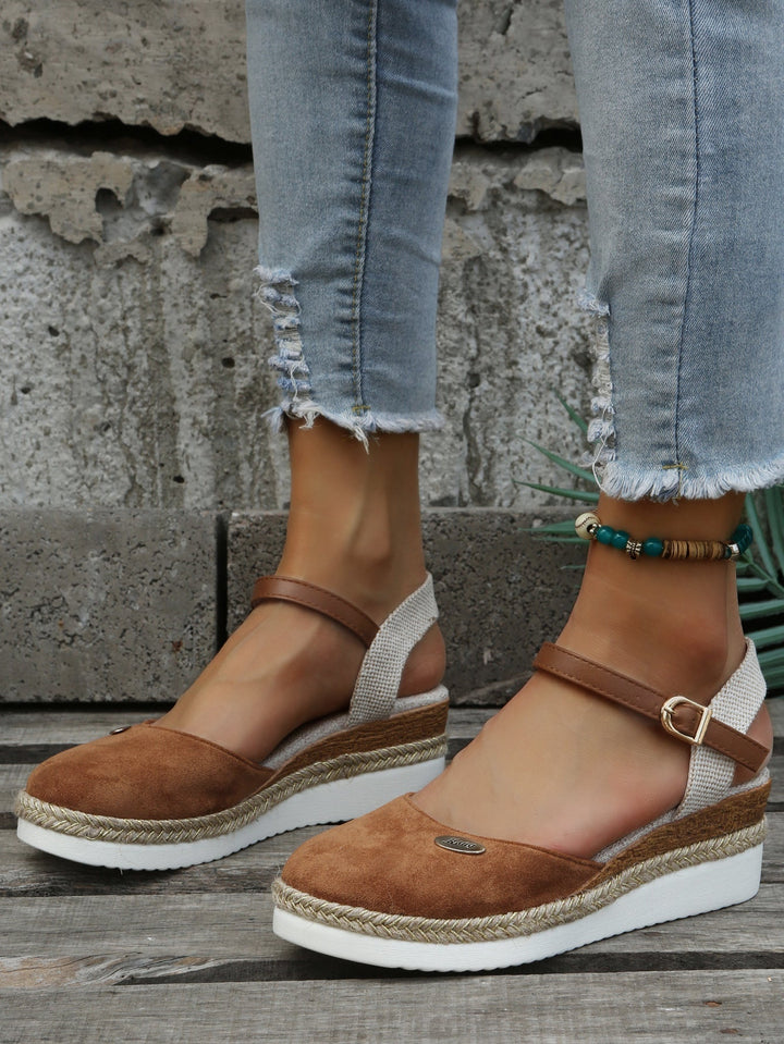 Women's elegant woven cushioned sandals, perfect for summer casual wear. Comfortable slip-on beach footwear.