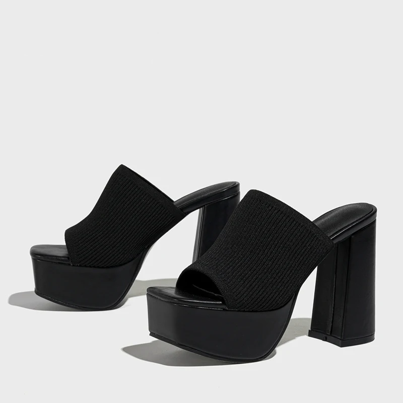 Versatile women's platform sandals, perfect for casual or dressy summer outfits with a modern look.