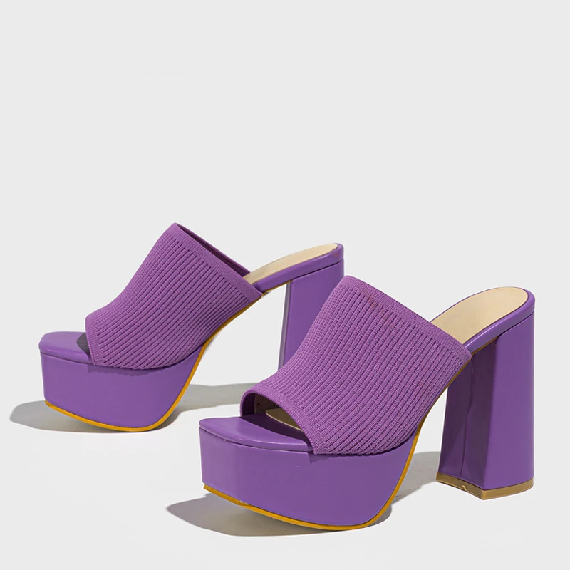 Women's stylish platform sandals, comfortable open-toe design with an elevated sole for summer.