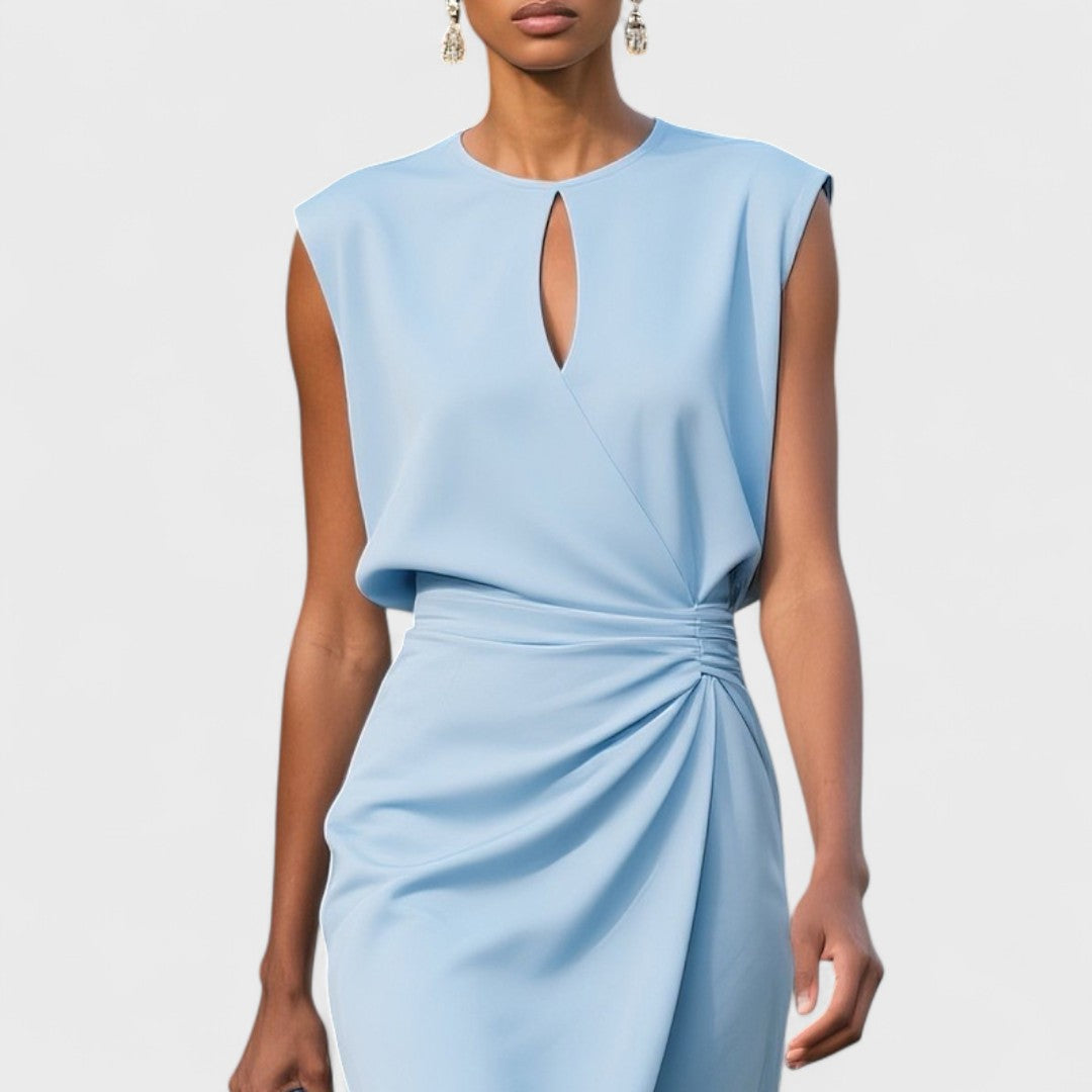 A must-have women's midi dress for your wardrobe, featuring a fitted cut and an elegant side slit.