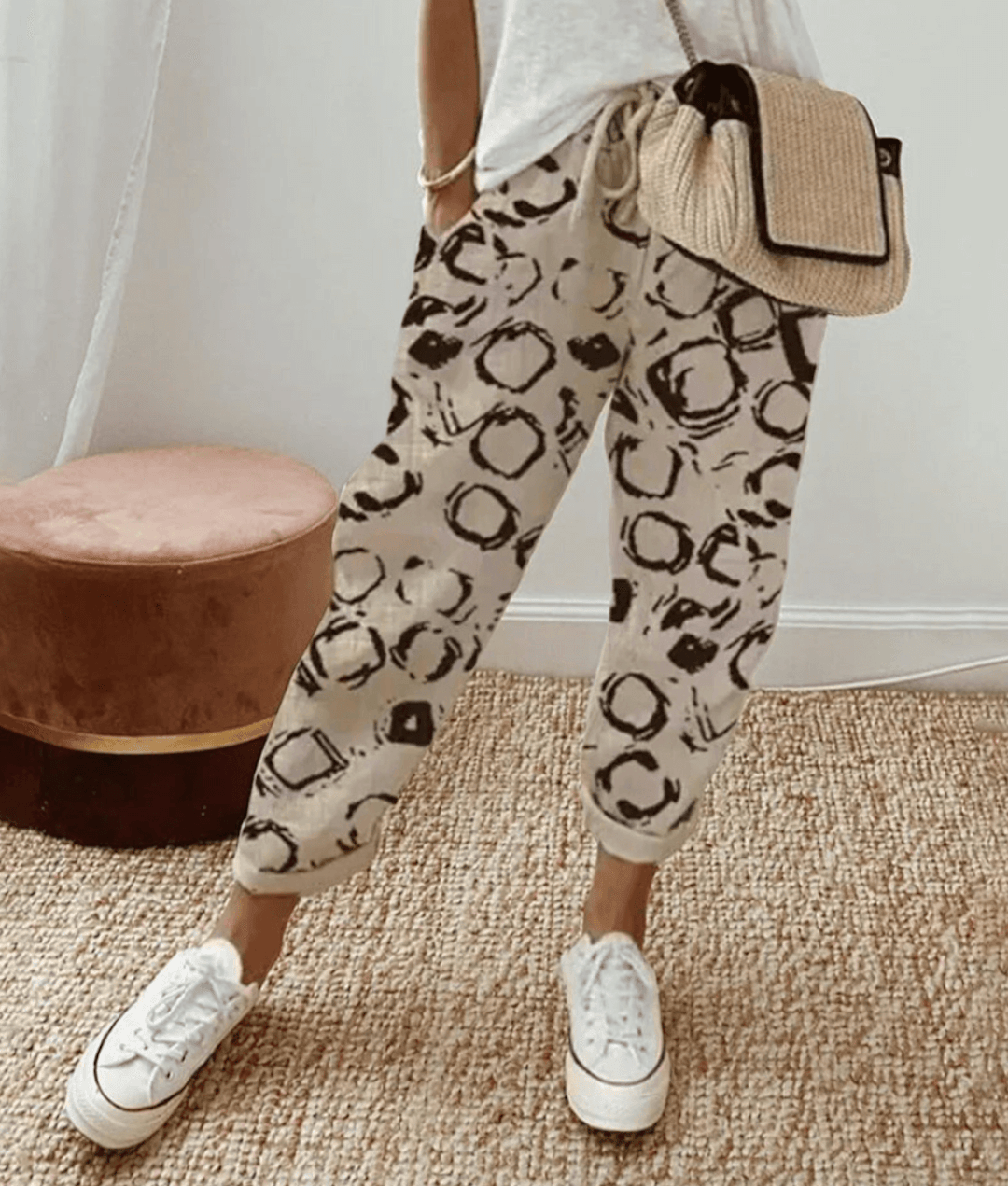 Casual chic women's printed pants, comfortable and flattering for loungewear or daily fashion, easy to style.