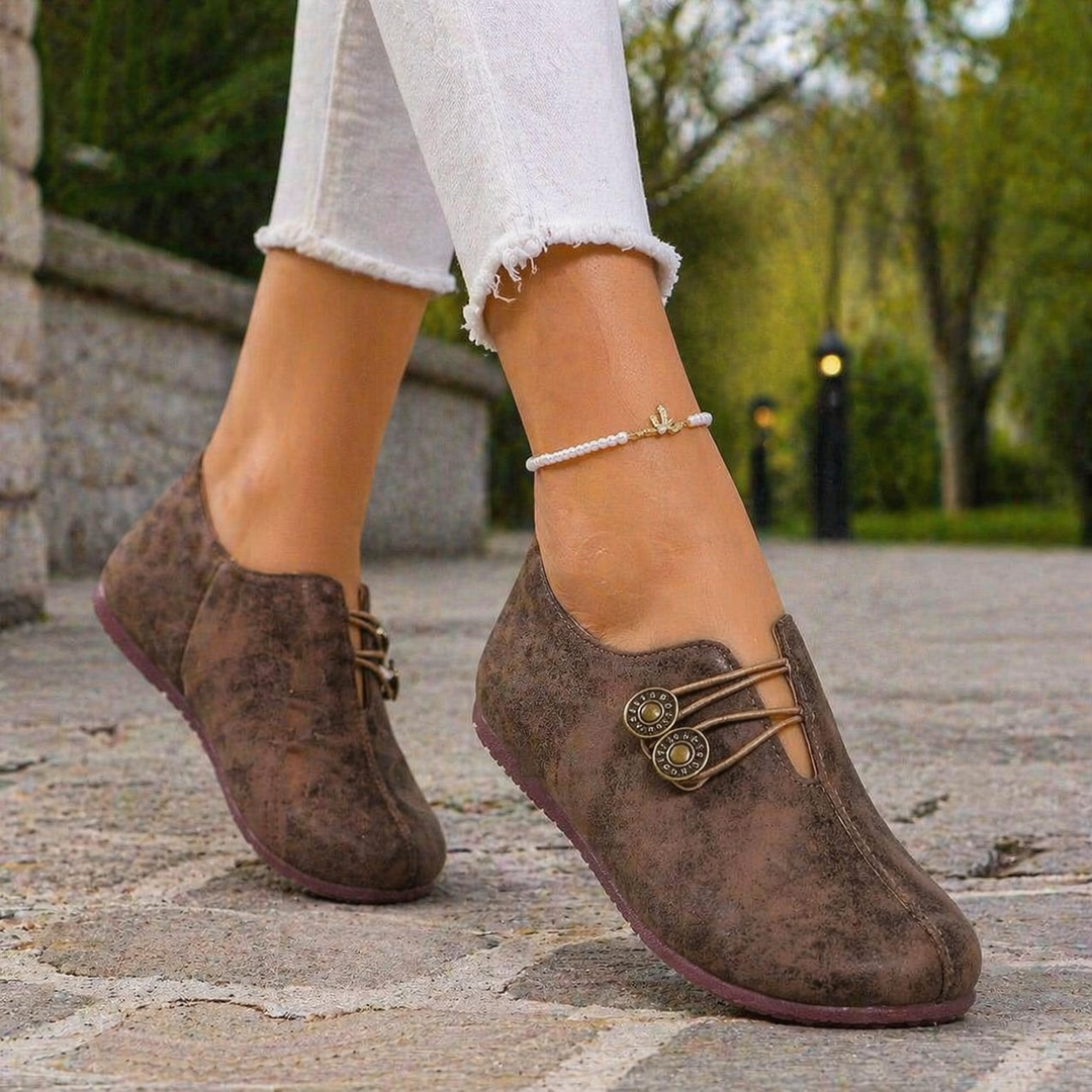 Women's flexible slip-on barefoot shoes for natural comfort, ideal for everyday wear.
