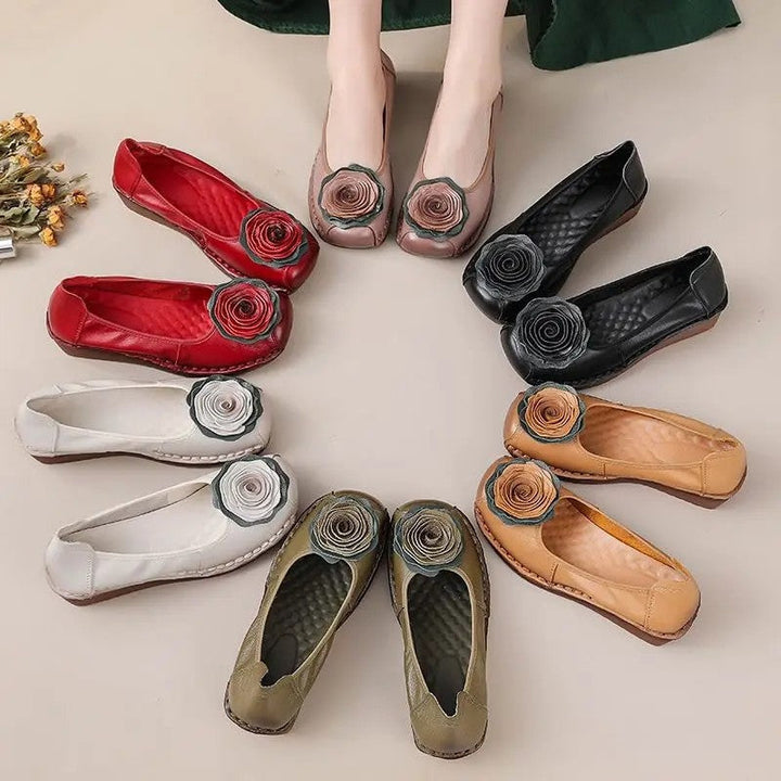 Everyday women's slip-on loafers with decorative floral appliqué, designed for comfort.