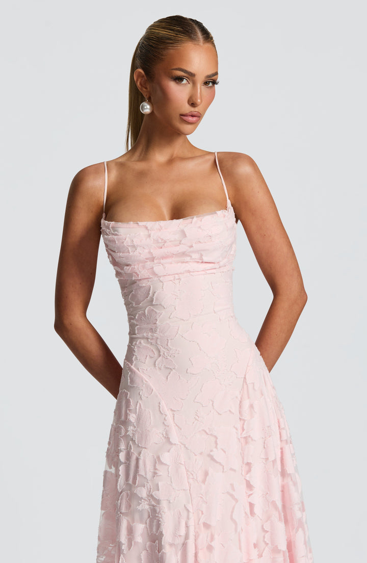Women's casual floral maxi dress, sleeveless, perfect for summer, with a flattering A-line silhouette.