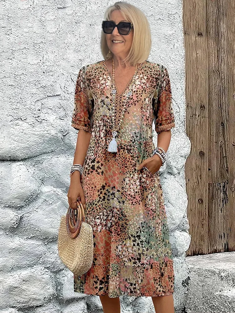 Printed women's midi dress with a beautiful floral pattern and V-neck, suitable for casual outings.