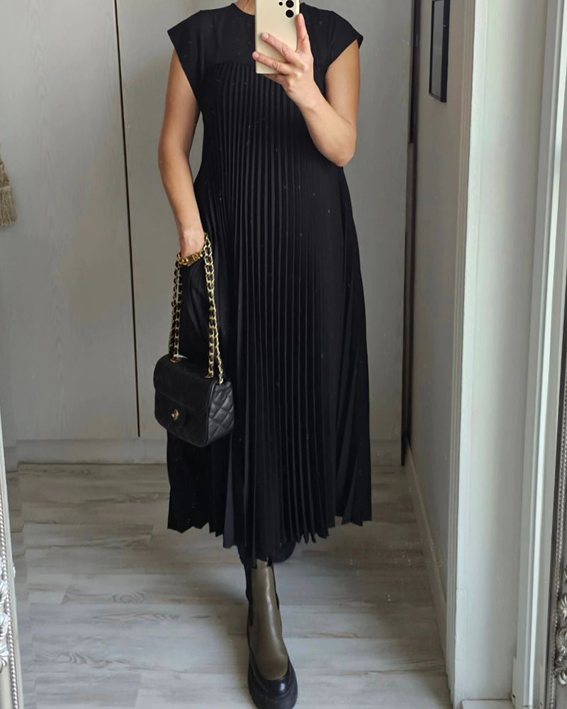 Stylish women's long pleated maxi dress, flowing effortlessly. Elegant, comfortable, & highly versatile fashion.