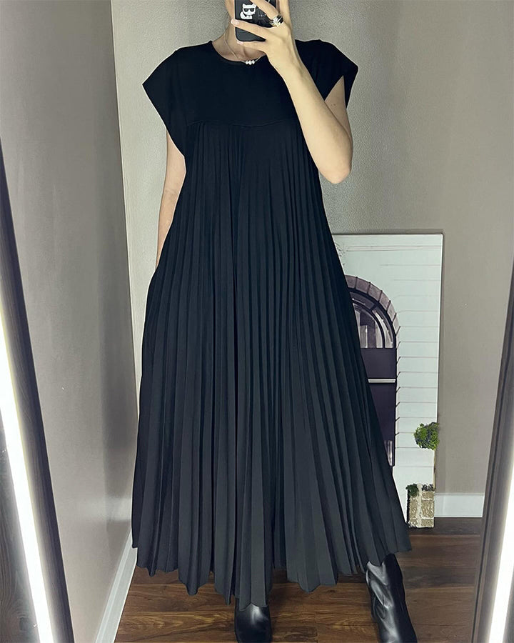 Chic women's pleated maxi dress with flowing silhouette. Perfect for elegant occasions & versatile wear.