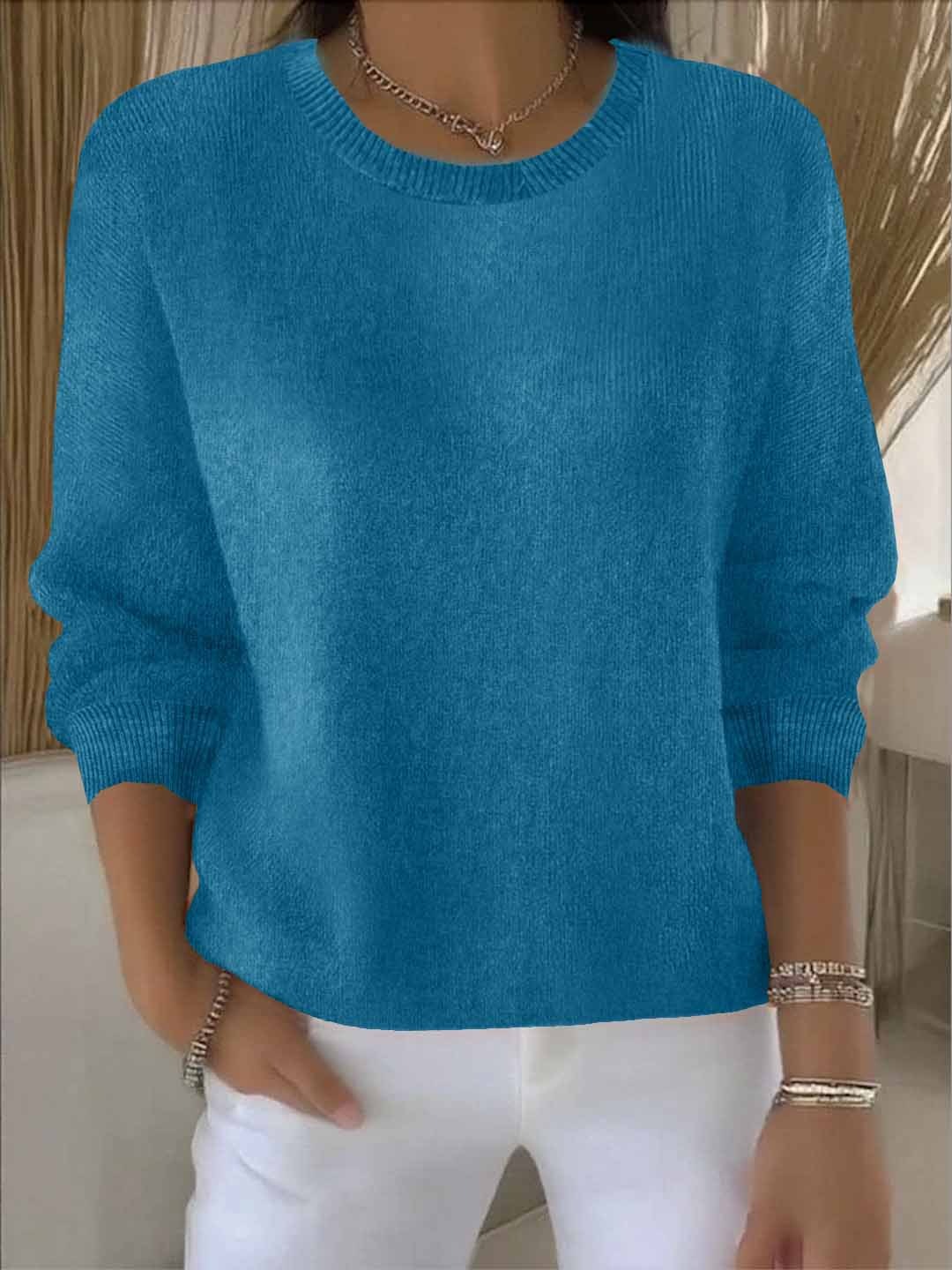 Versatile women's flowy knit sweater. Long sleeve, casual chic for autumn & winter outfits.