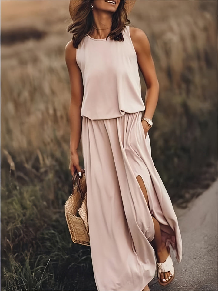 Effortless women's sleeveless maxi dress, featuring a flattering side slit & convenient pockets. Ideal for spring/summer.
