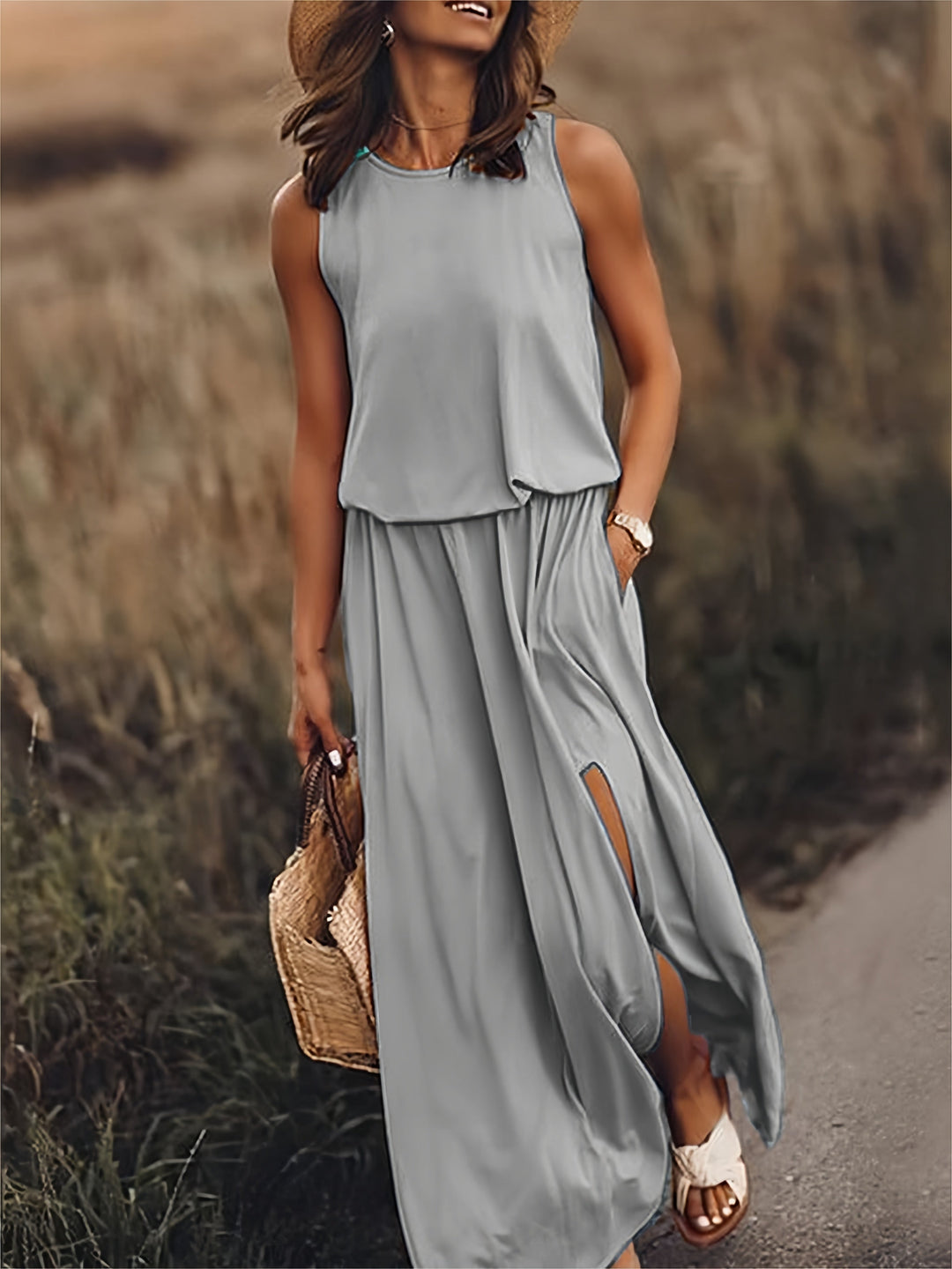 Versatile women's sleeveless maxi dress, perfect for casual outings, beach days, or spring/summer events. With pockets!