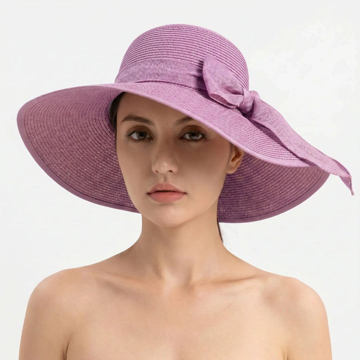 Foldable women's beach hat with a wide brim, perfect for travel, sun protection, and a chic summer look.