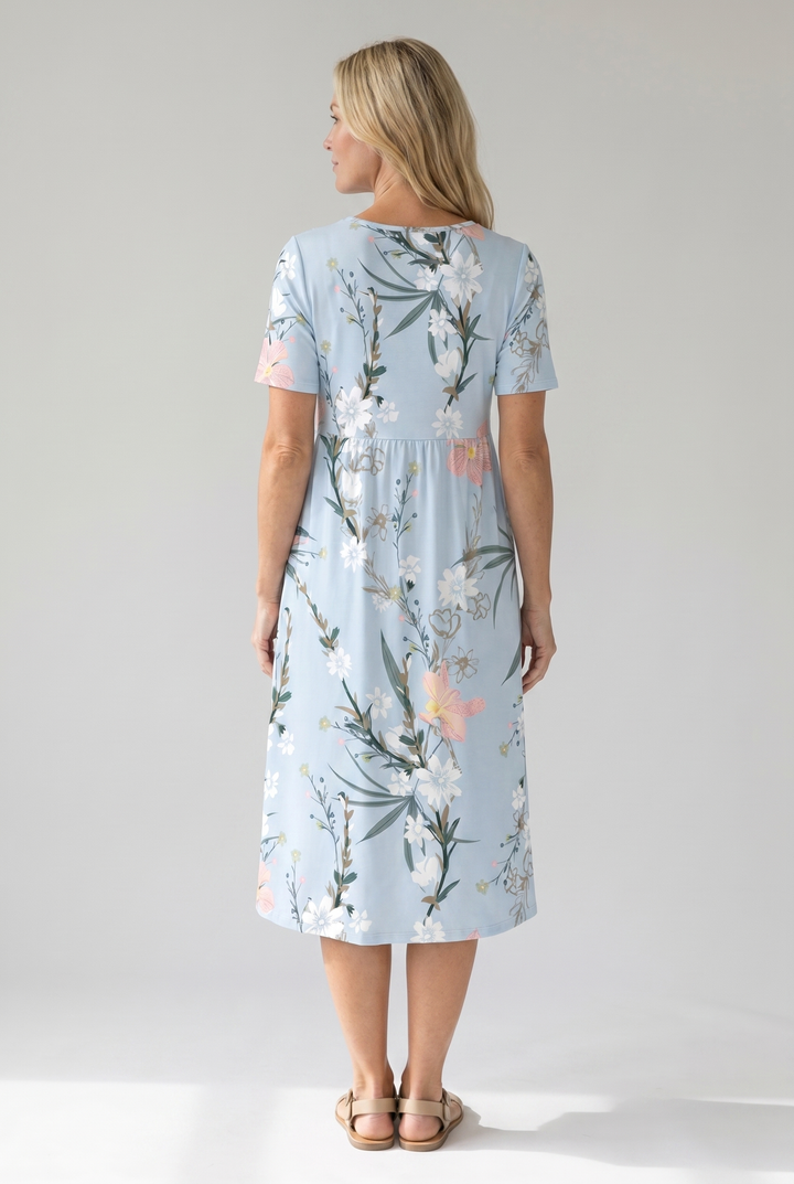 Casual women's floral midi dress, A-line silhouette, round neck. Comfortable and stylish for day.
