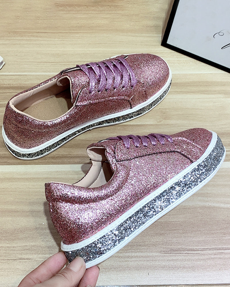Versatile women's platform glitter sneakers. Comfortable and stylish footwear for everyday and chic street style.