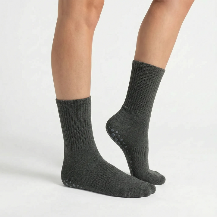 Non-slip women's athletic crew grip socks. Ideal for yoga, pilates, barre & studio workouts. Lilac color.
