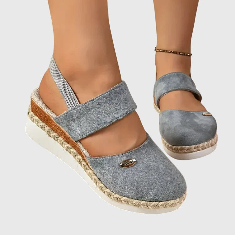 Stylish Harriet women's orthopedic sandals: ergonomic design, cushioned arch support for comfortable summer walking.