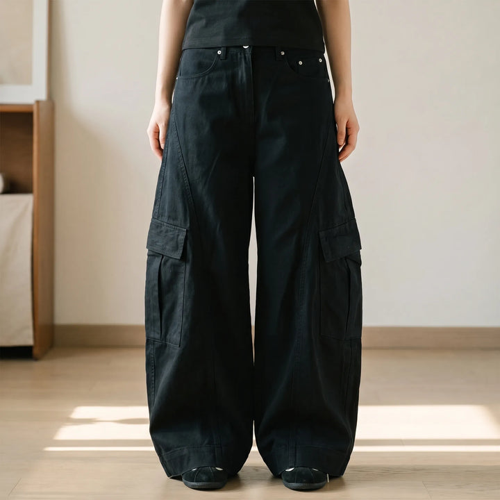 Women's high-rise baggy wide-leg pants in a loose fit for effortless street style and comfort.