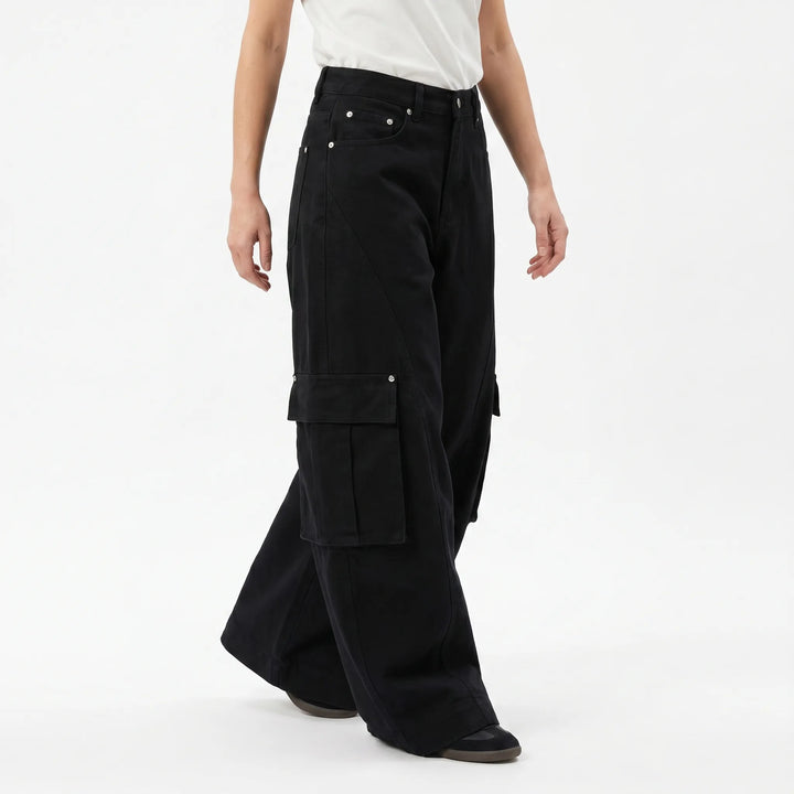 Comfortable women's loose-fit baggy wide-leg pants for versatile casual wear and trendy street fashion.