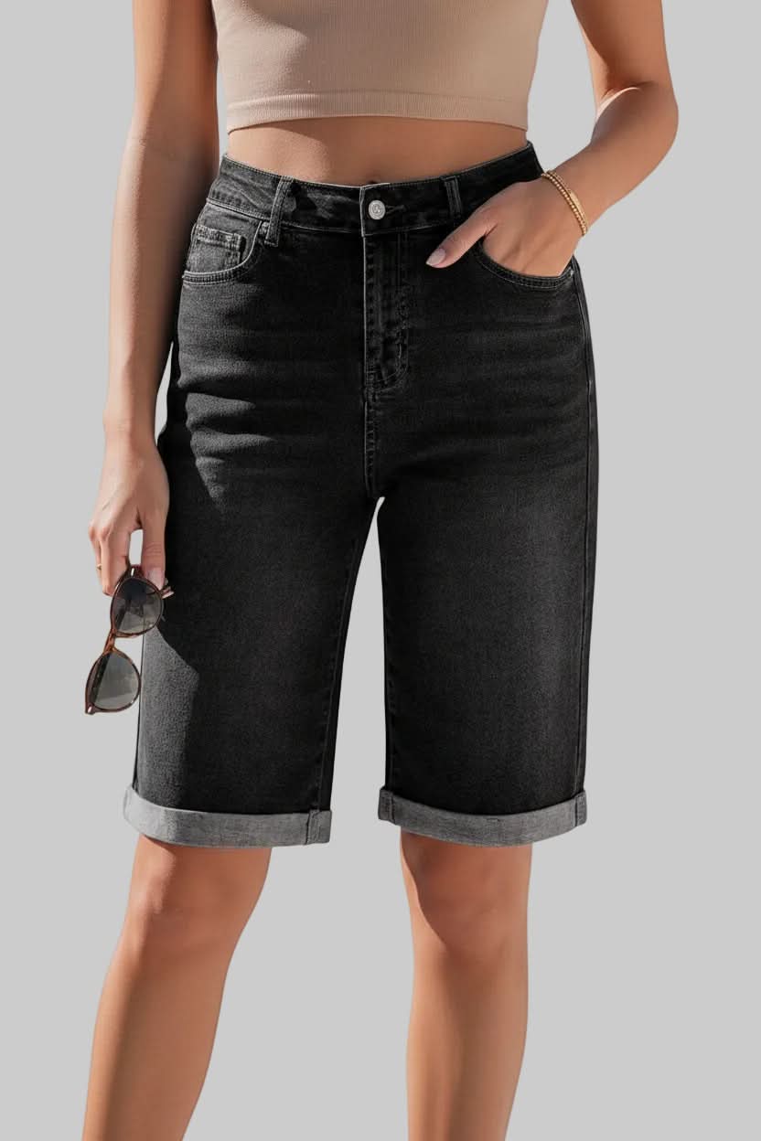 High-rise women's shorts, long and comfortable, designed for everyday relaxed wear.