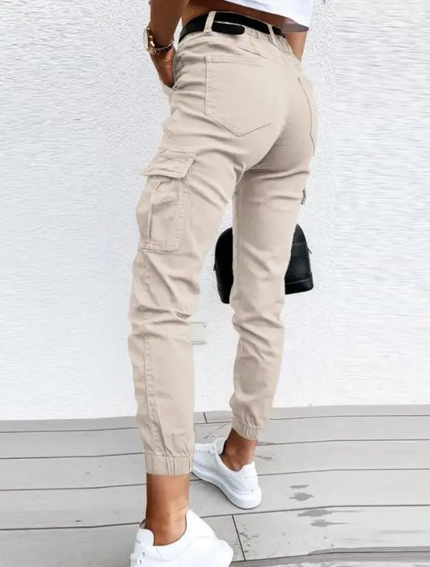 Modern streetwear cargo joggers for women, offering a high waist and comfortable, versatile casual bottoms.