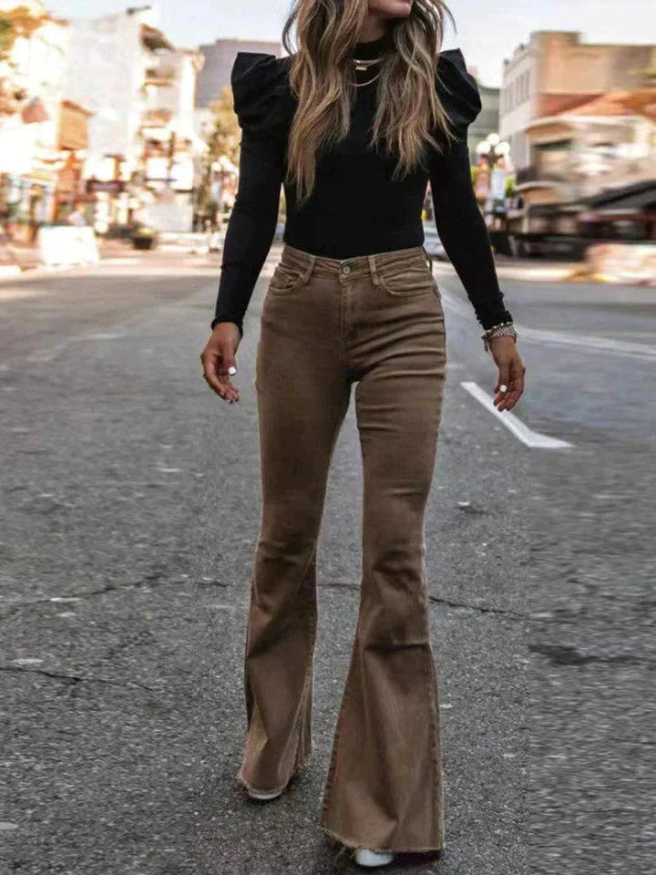 Chic women's high-waisted flare pants, versatile apparel with deep pockets for everyday convenience.