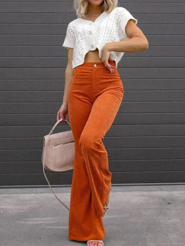 Everyday women's high-waisted flared pants, offering comfort and modern style with useful pockets.