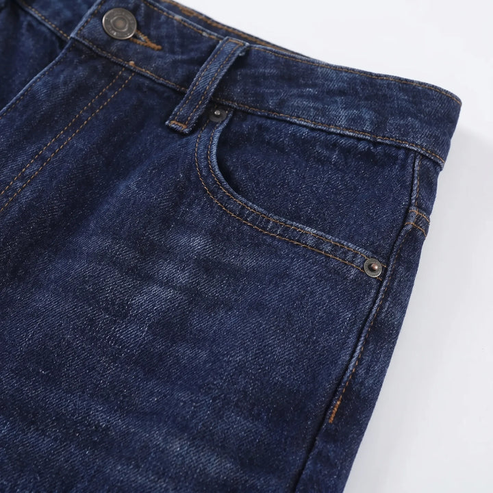 Ankle-length women's high-waist barrel-leg jeans in blue denim, relaxed for casual summer fashion.