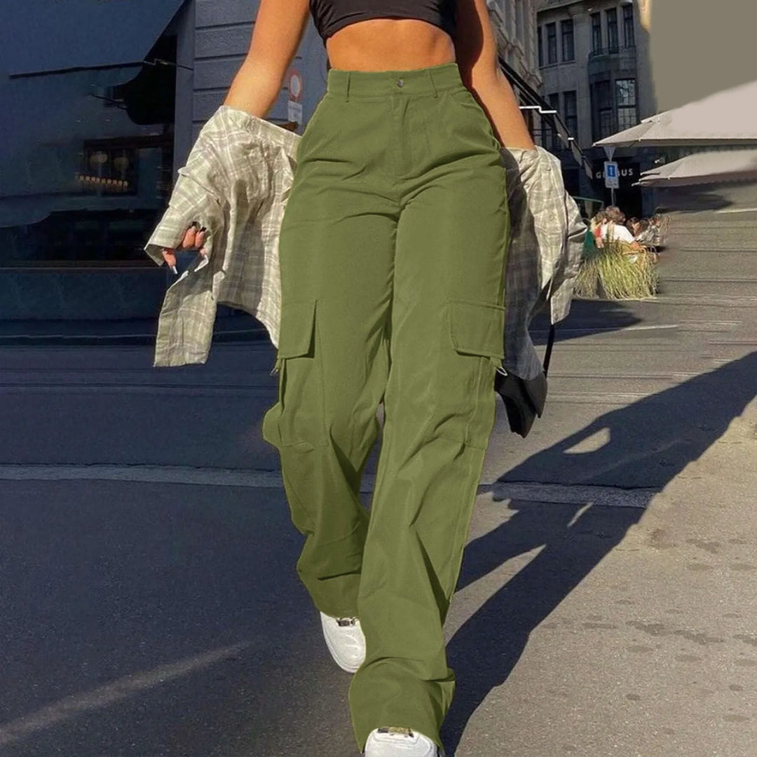 Trendy women's wide leg cargo pants with a high waist and practical multi-pockets, ideal for versatile casual outfits.