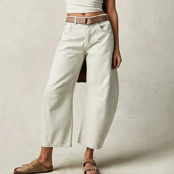 Comfortable women's loose fit high waist wide leg jeans. Relaxed denim trousers for versatile everyday wear.
