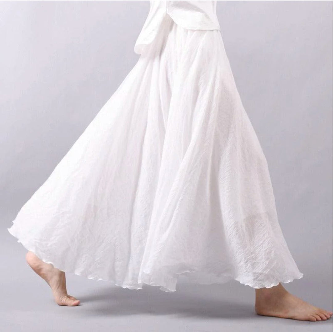 Stylish women's A-line maxi skirt with a high waist, long and flowing, ideal for a bohemian summer look.