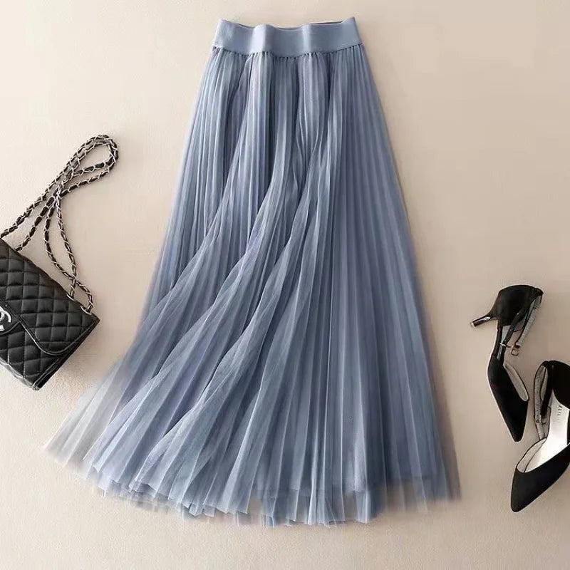 Stylish women's pleated midi skirt, featuring a flattering high-waisted design for an elegant appeal.