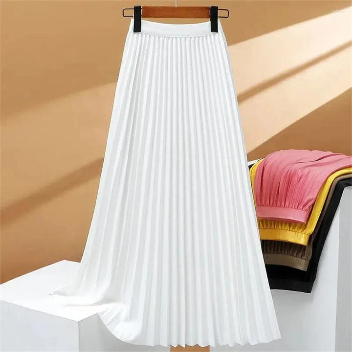 Comfortable women's long pleated maxi skirt with high waist, ideal for elegant casual or formal wear.