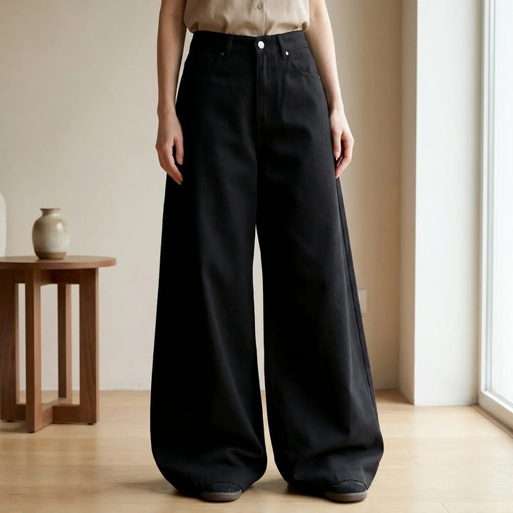 Women's high-waisted wide-leg black pants, ideal for comfortable and chic casual fashion.