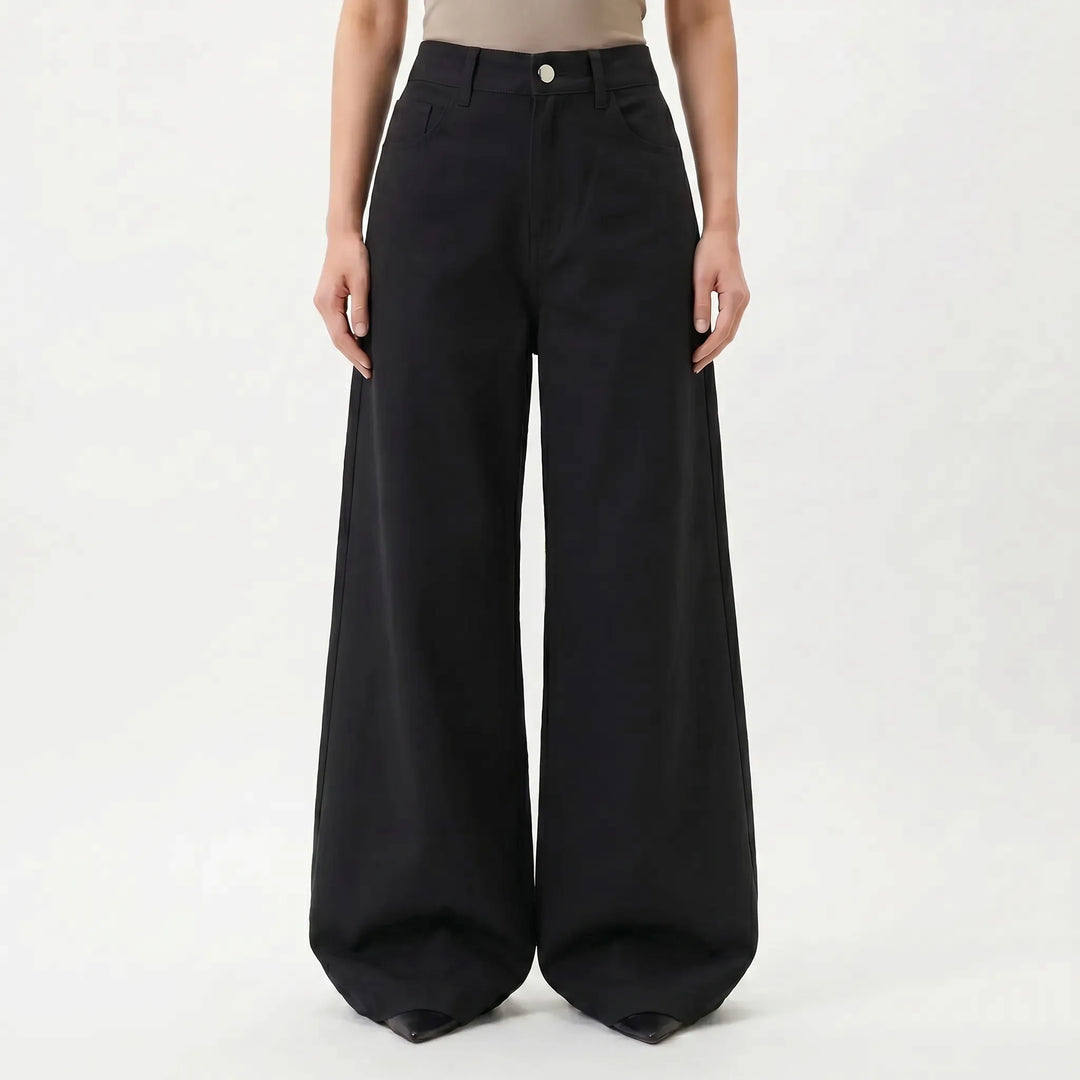 Stylish women's high-waisted wide-leg pants in black, providing a comfortable, chic, and versatile look.