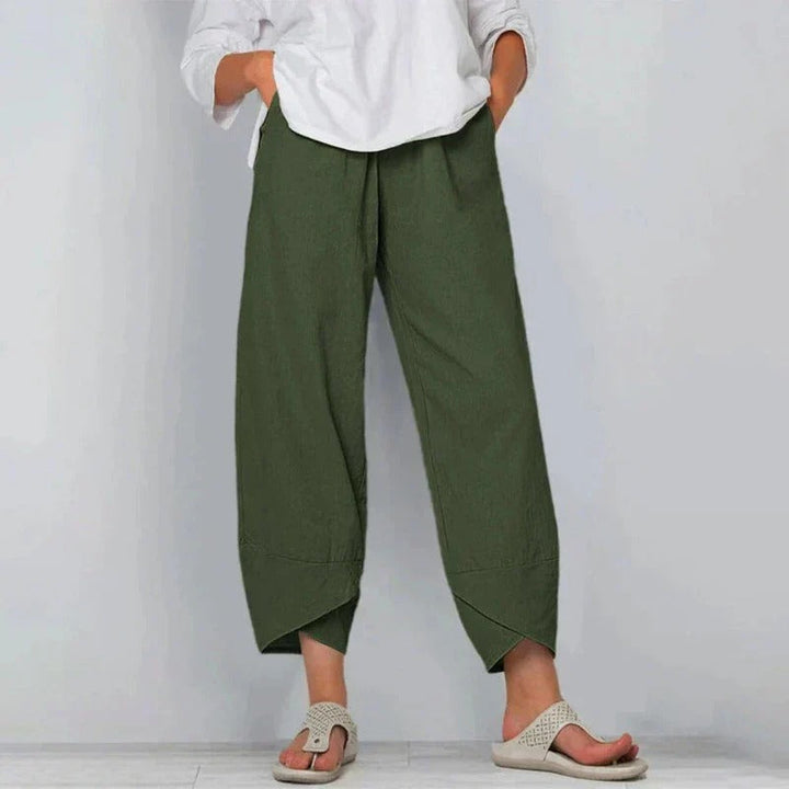 Stylish women's wide-leg pants with a high-waisted design. Relaxed fit for casual wear and ultimate comfort. Pull-on style.