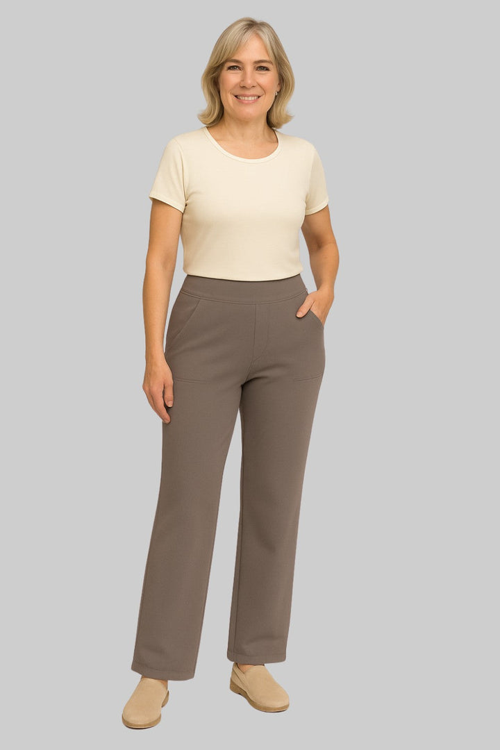 Chic women's high-waisted wide-leg pants with practical side pockets for versatile wear.