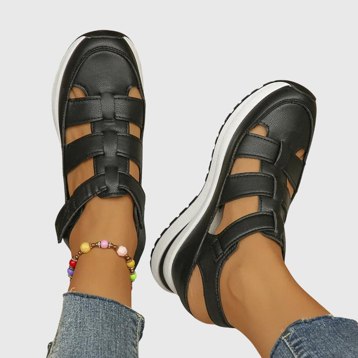 Comfortable Women's Judy walking sandals, perfect for summer, featuring orthopedic design & arch support.