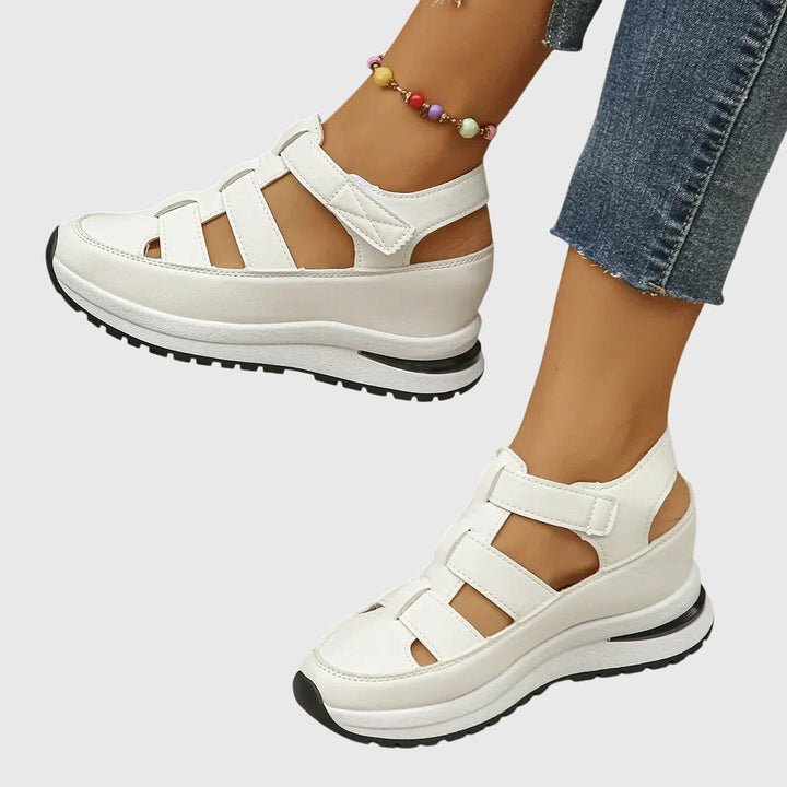 Easy-to-wear Women's Judy summer sandals, comfort shoes with orthopedic features & arch support for walking.