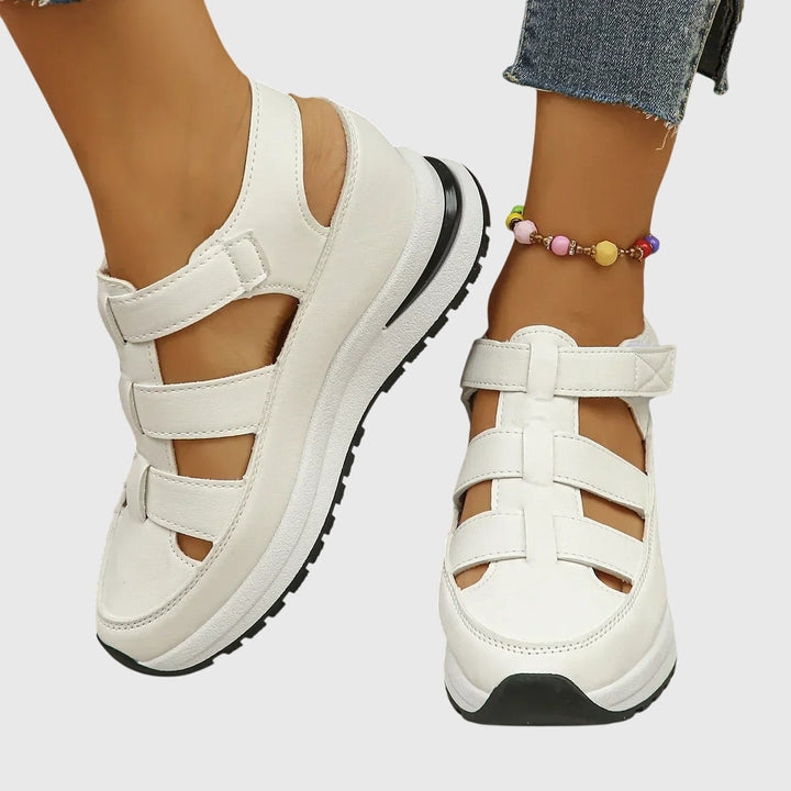 Judy women's comfort sandals, ideal for walking, with orthopedic features, open-toe design & arch support.