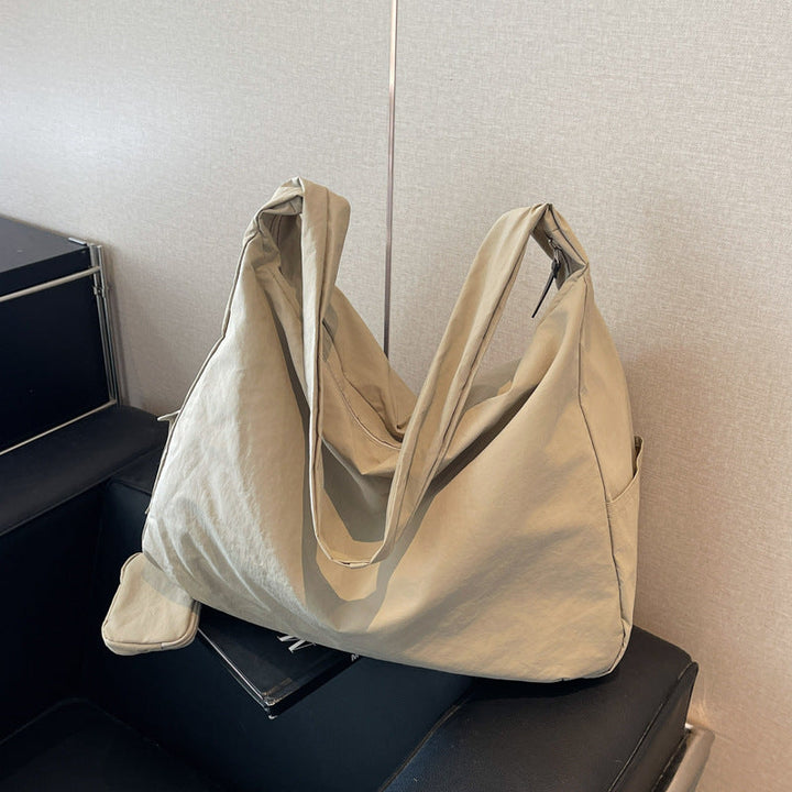 Stylish women's large capacity crossbody bag, a versatile fashion accessory.