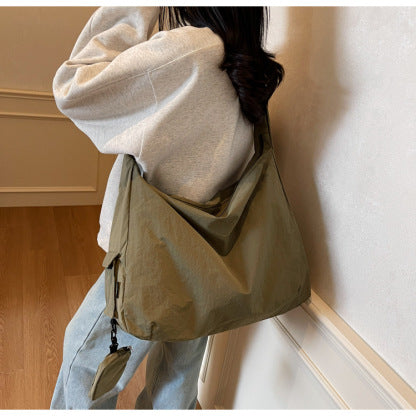 Roomy women's large capacity crossbody bag, ideal for all your essentials.