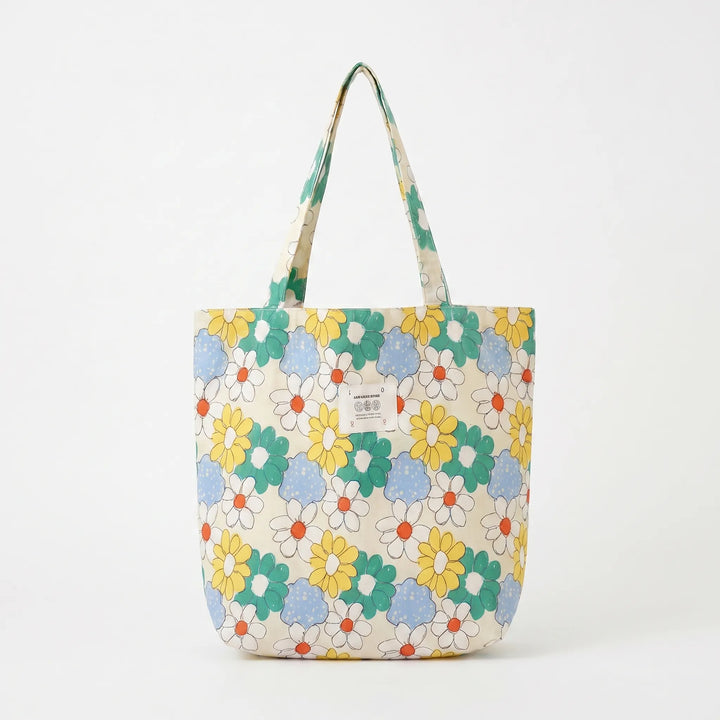 Summer-ready women's floral print shoulder tote, offering large capacity and casual style.