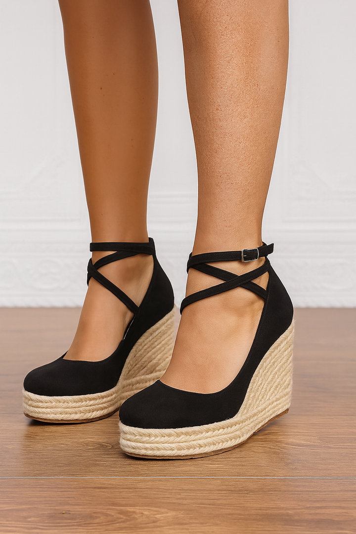 Women's Leah comfortable strappy sandals, perfect for casual summer wear & everyday walking. Flat, open-toe design.
