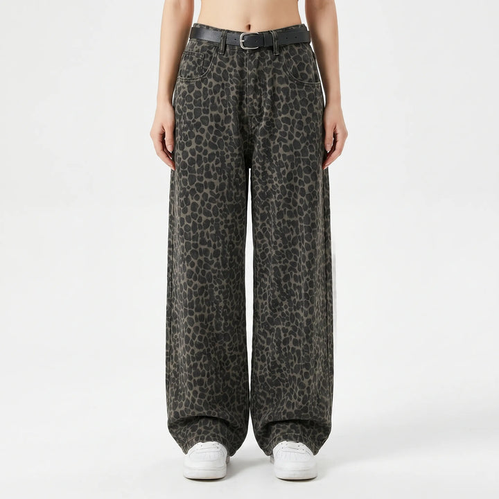 Trendy women's leopard print wide-leg pants with a high waist. Perfect for casual comfort or a bold streetwear fashion statement.