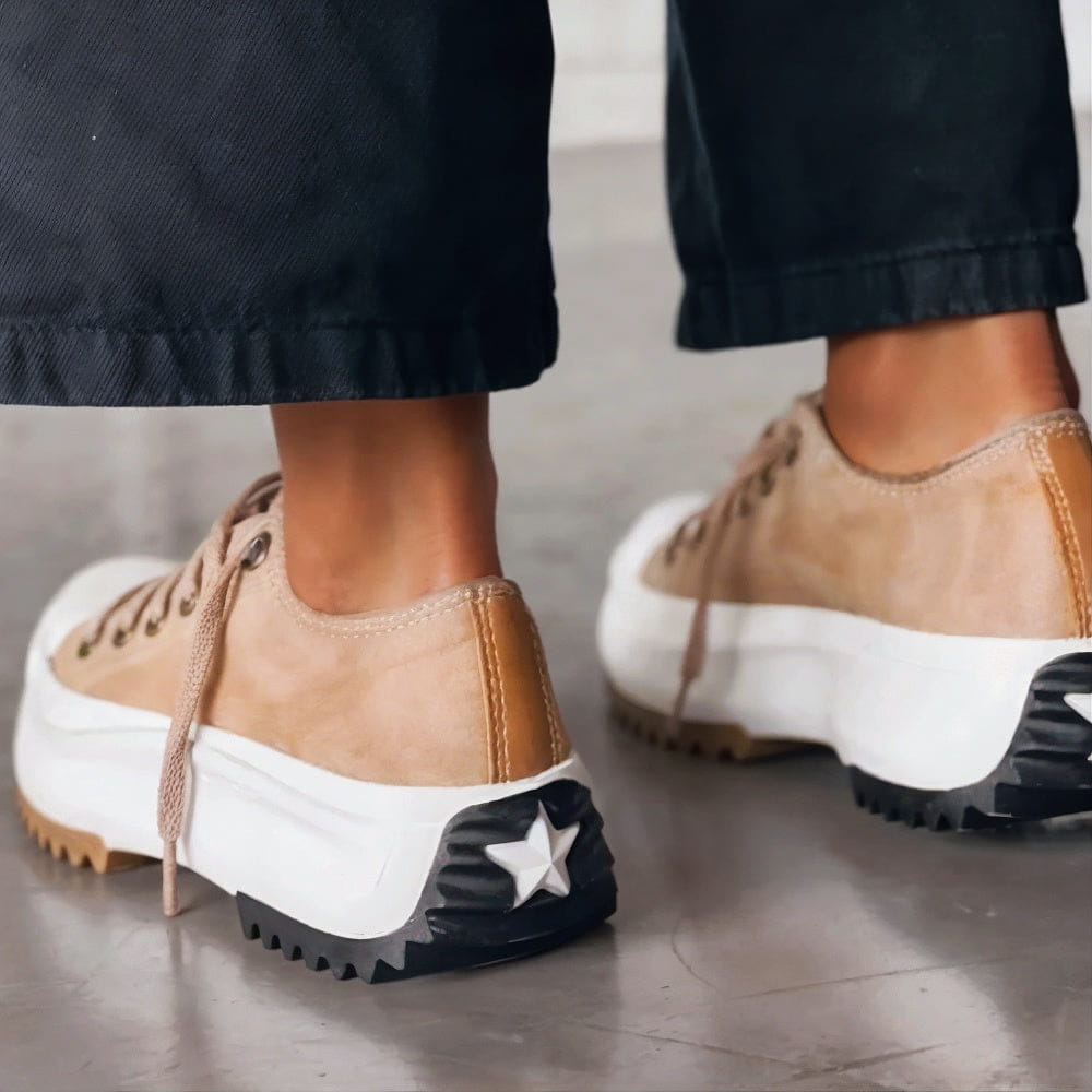 Stylish women's walking shoes, lightweight & breathable, ideal for active everyday wear.