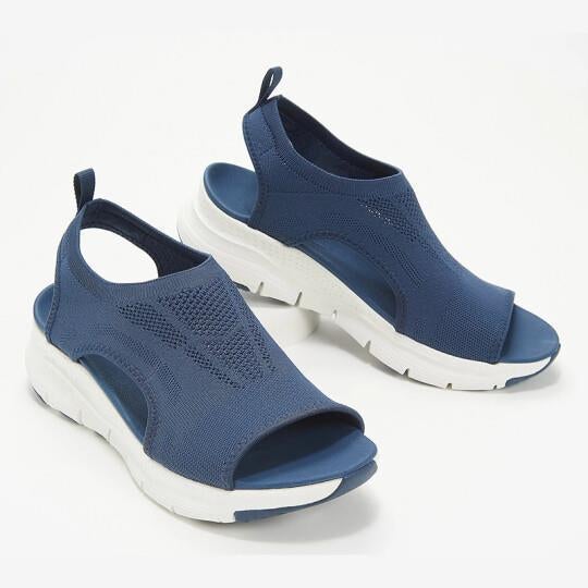 Women's lightweight casual everyday flat sandals, black, for ultimate comfort & summer style.