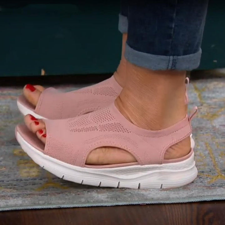 Minimalist design women's open-toe flat sandals, lightweight & comfortable for casual summer wear.