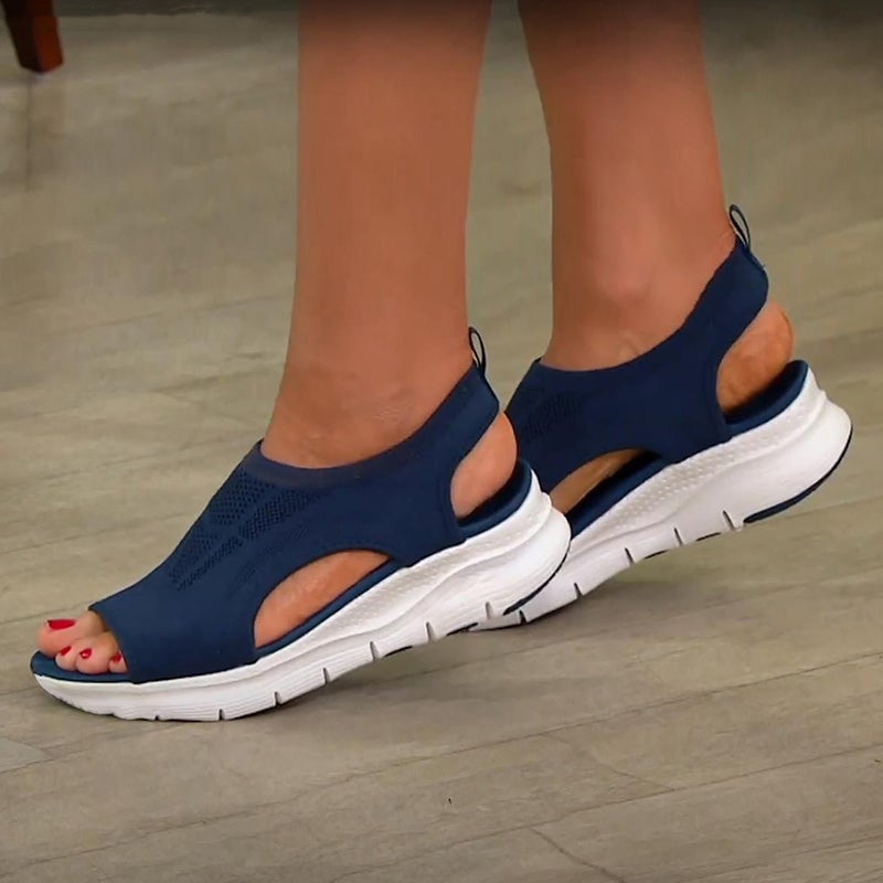 Simple women's comfortable open-toe flat sandals, lightweight & perfect for everyday casual summer wear.