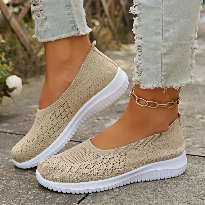 Comfortable women's slip-on walking shoes, ideal for travel, summer, and light athletic activities.