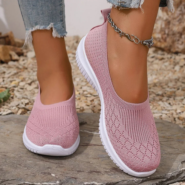 Casual women's slip-on sneakers with a lightweight design, offering easy wear and modern style.